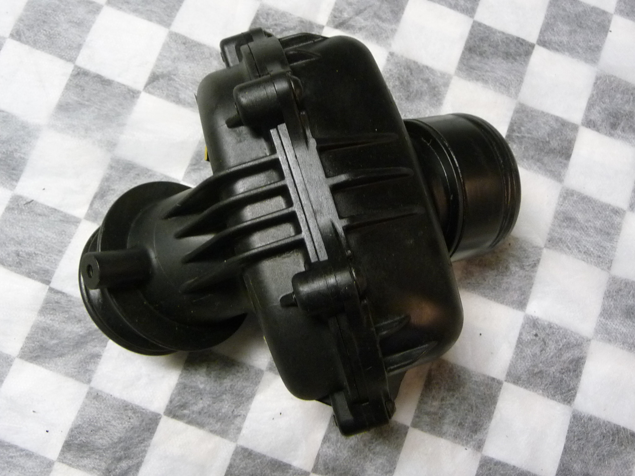 Mercedes Benz Sprinter 2500 Engine Air Intake Resonator A6421403087 OEM