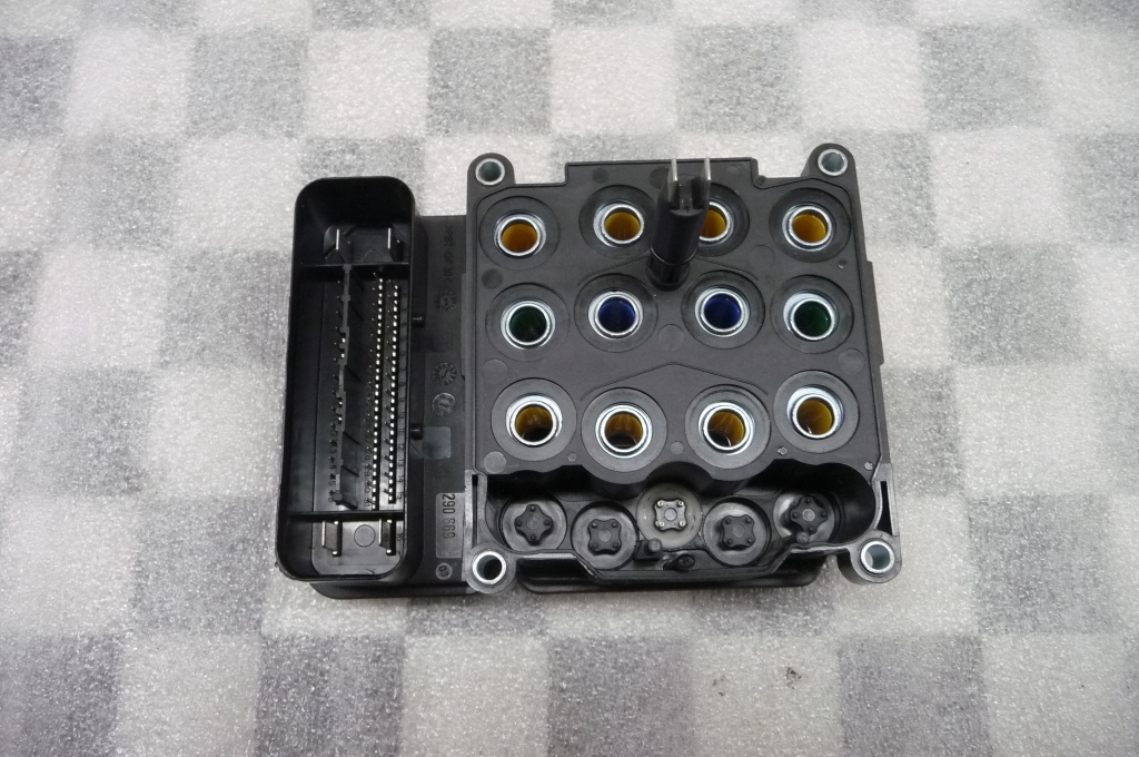 20122014 Mercedes Benz C Class ABS Control Module 1729014000 OEM A1