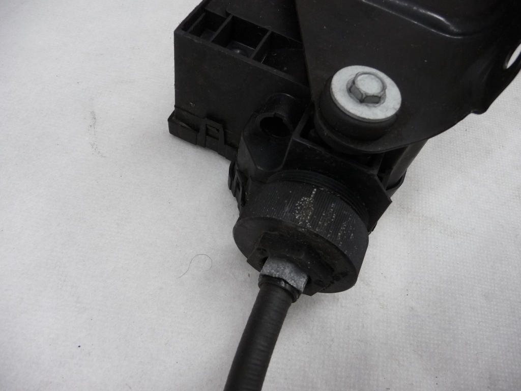 20142017 BMW X5 X6 Parking Brake Actuator With Control Unit