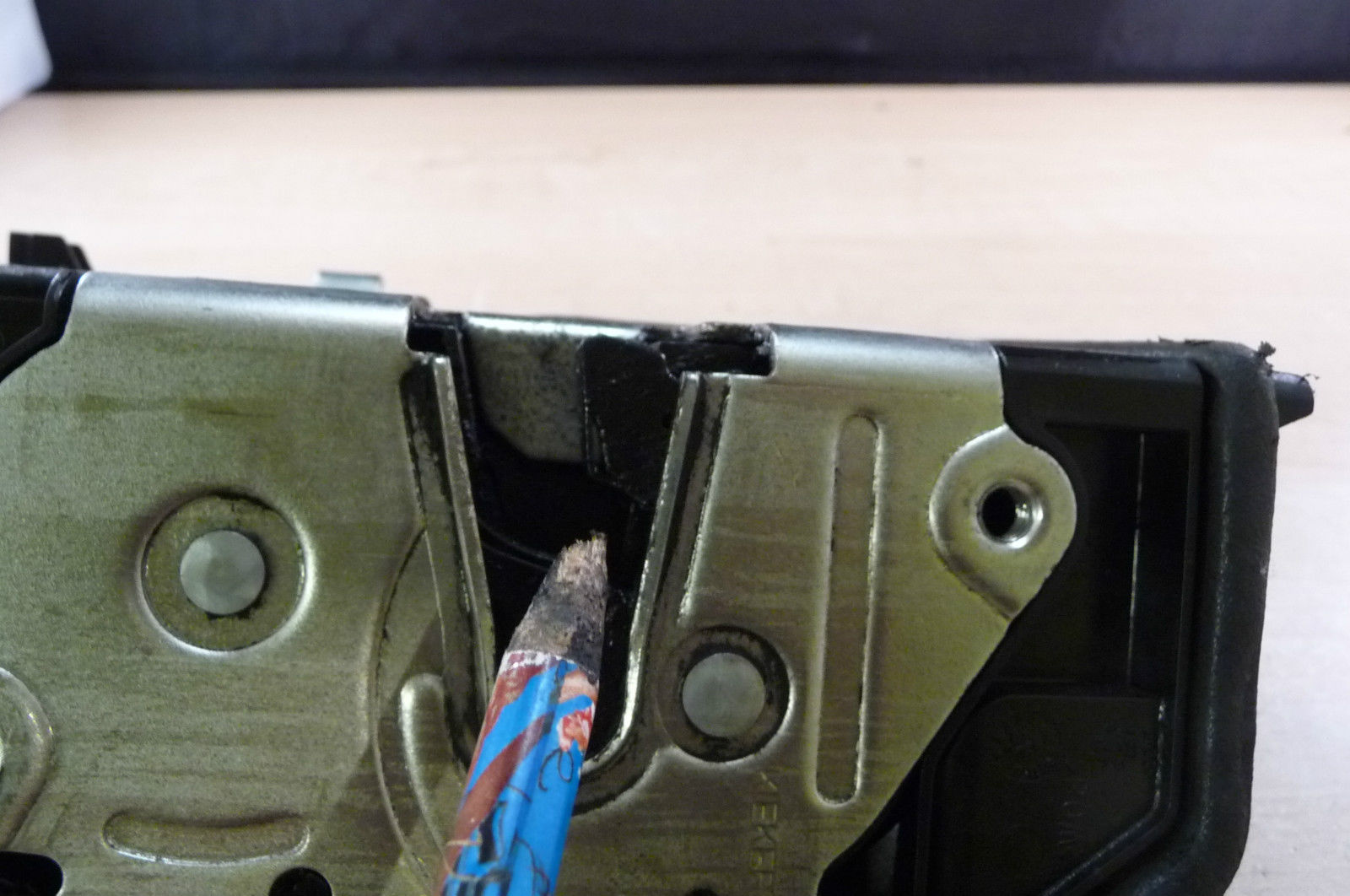 BMW 3 Series X3 Locking System Latch Right 51217318424 OEM OE LA