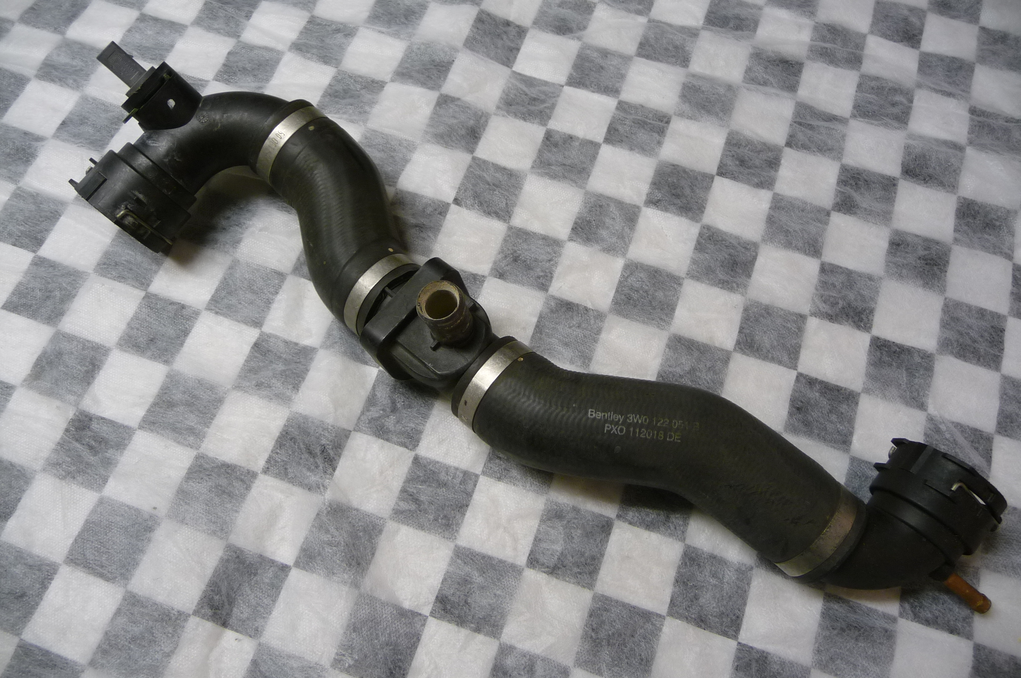 2011 Bentley Continental Flying Spur Coolant Lower Intake