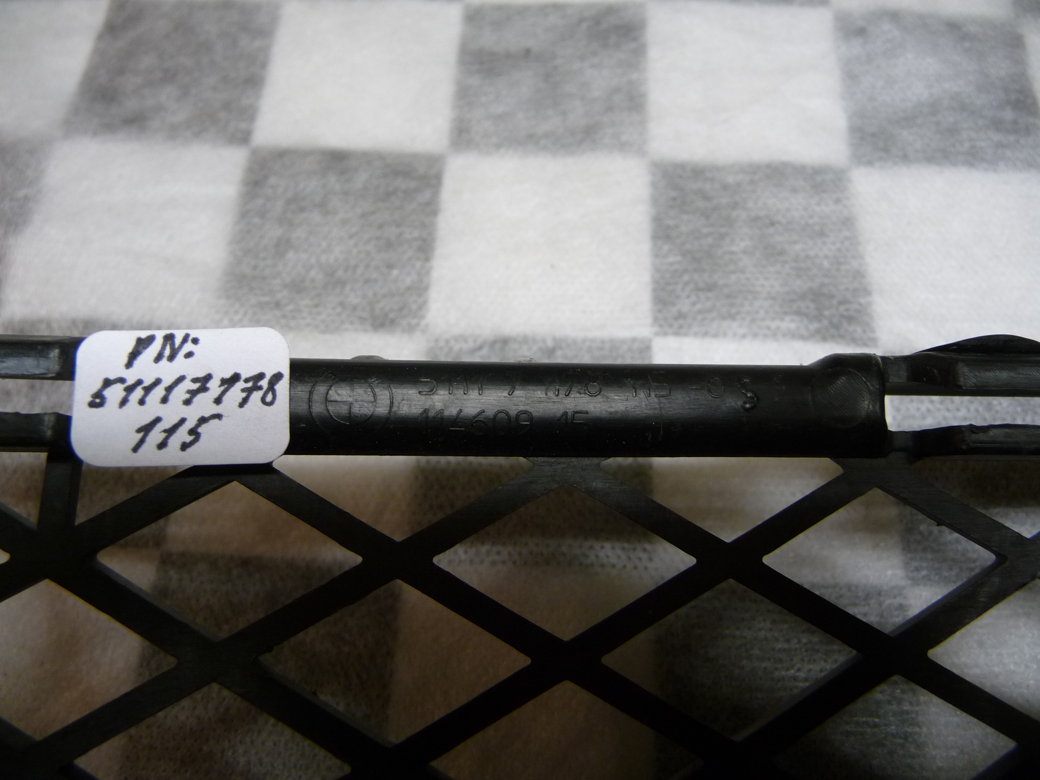 BMW 5 Series Front Bumper Center Grid Grill Grille 51117178115 OEM OE