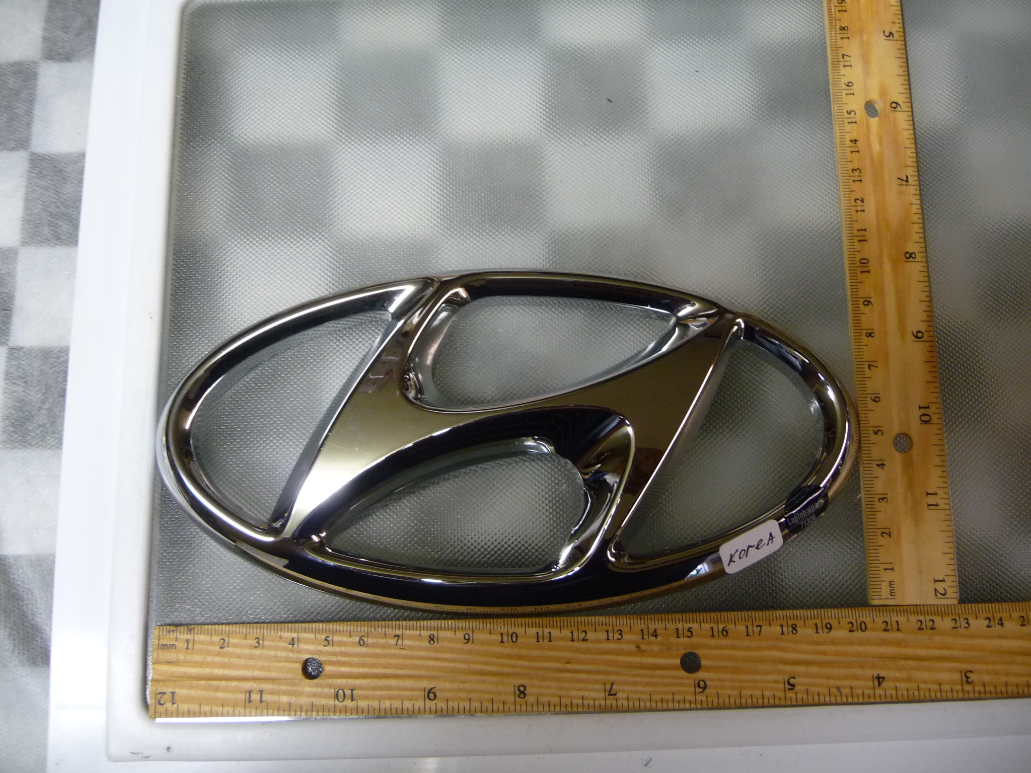 Hyundai Santa Fe Front Bumper Grille \, image size:2048x1536