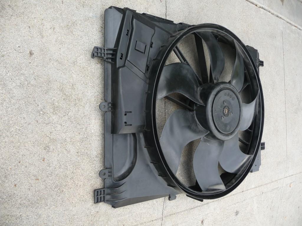 Mercedes Benz W204 C Class Radiator Cooling Fan Assembly A2049064702