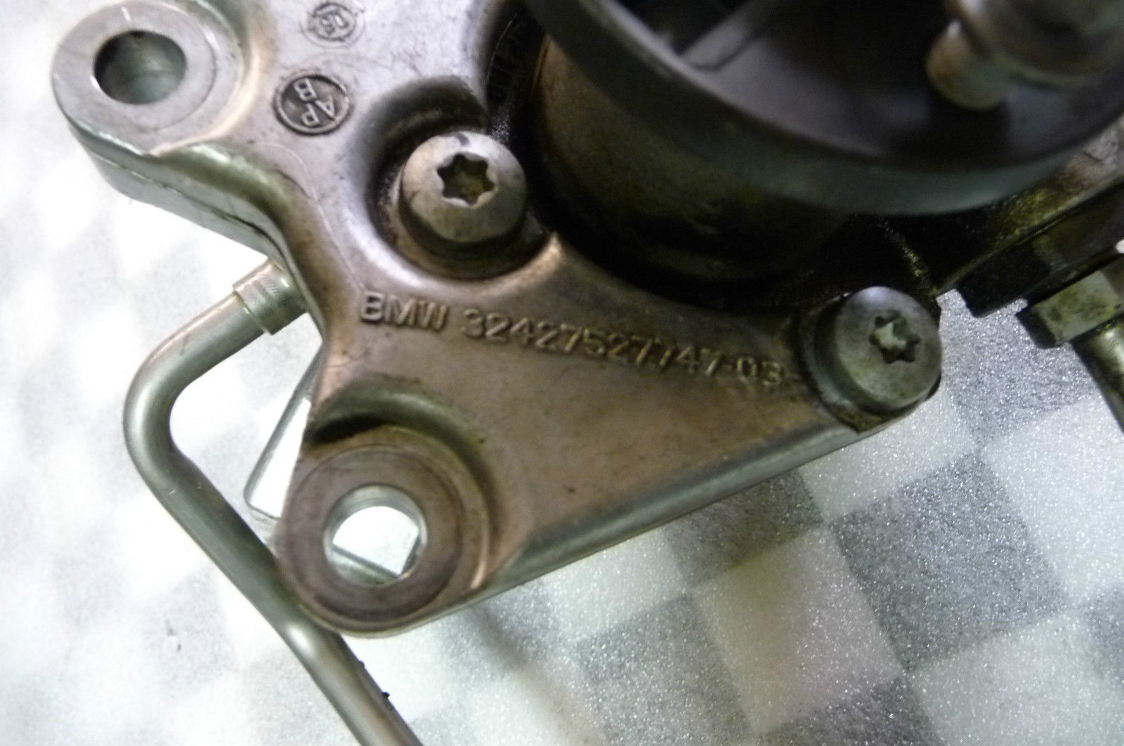 BMW 5 Series Power Steering Pump LUK LF30 Assy. Complete 32416777321