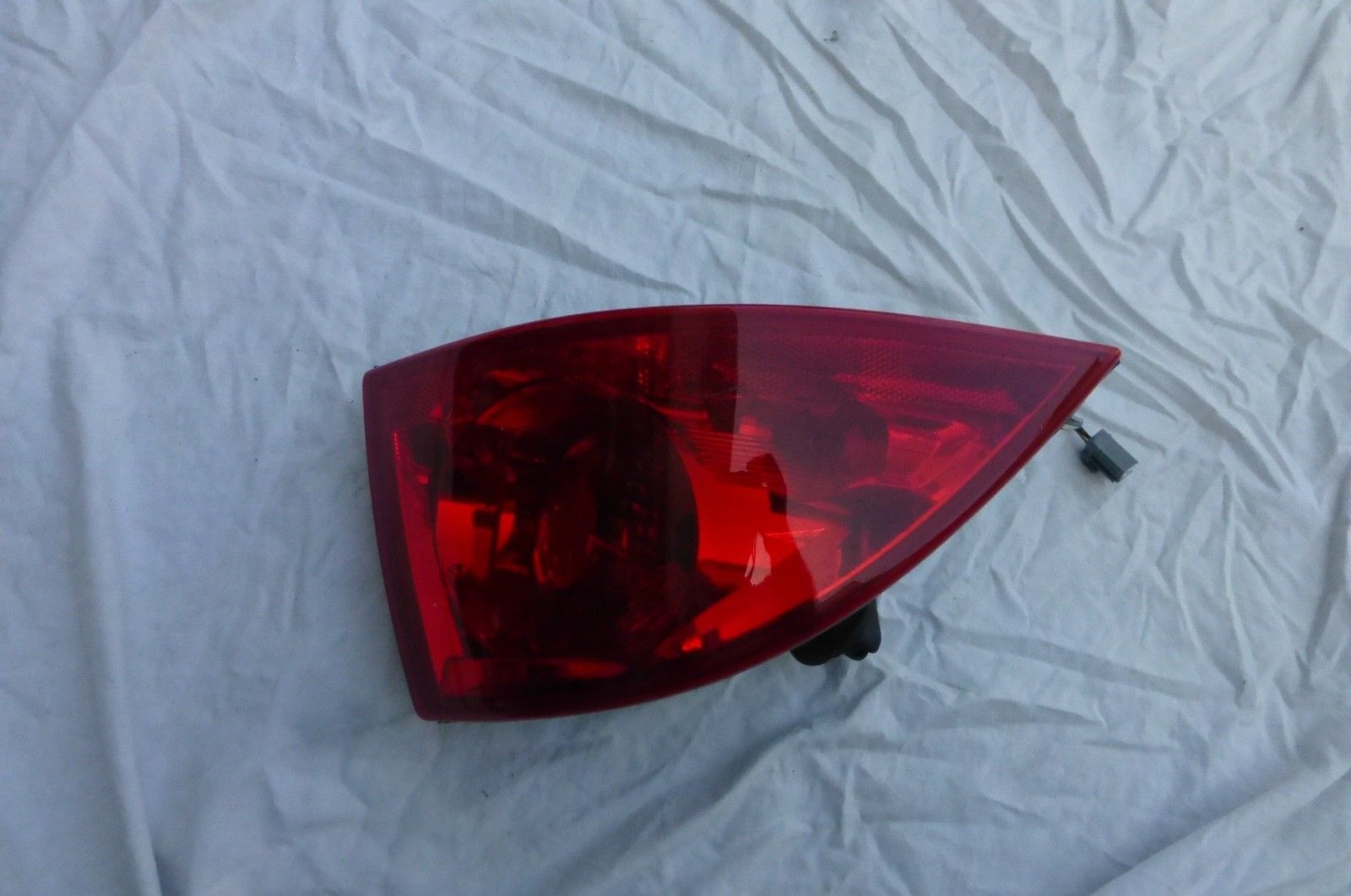 Buick Lucerne Rear Left Taillight Tail Light Stop Turn Signal Lamp 25927355 OEM | LA Global Parts 2006 Buick Lucerne Rear Turn Signal Bulb
