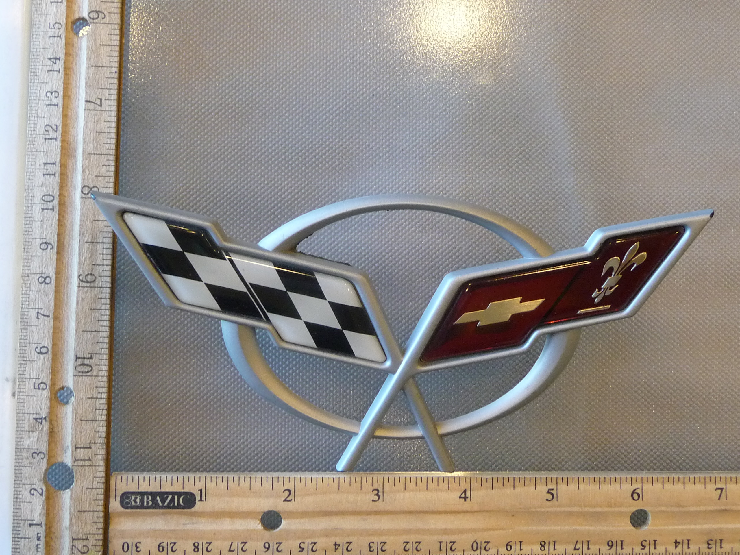chevrolet-corvette-50th-anniversary-rear-emblem-19207386-oem-a1-la