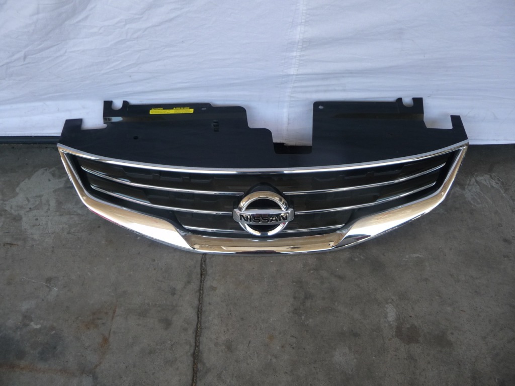 Nissan Altima Front Grille Grill w/ Emblem 62070-ZX00A OEM