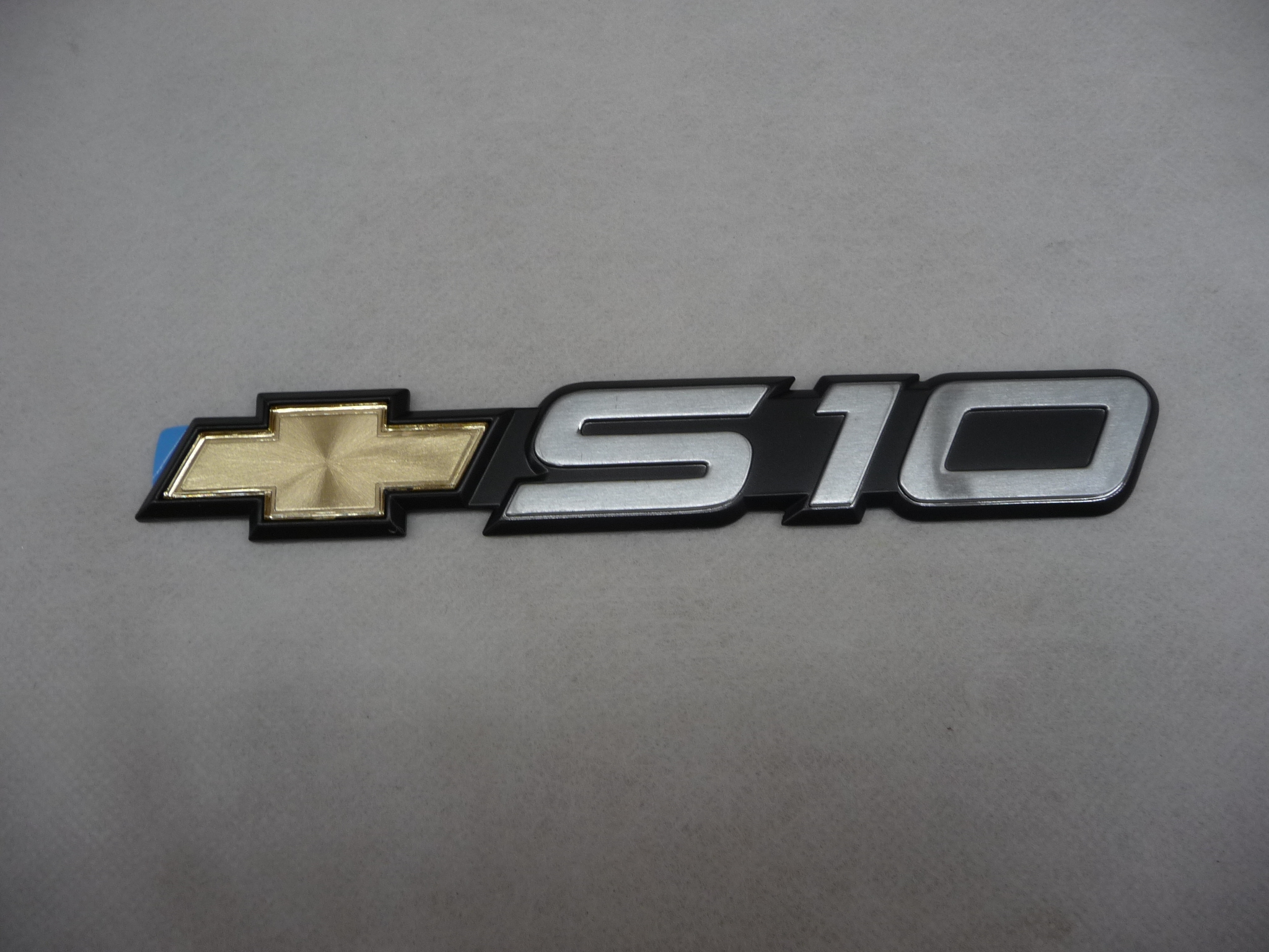 GM OEM Front Door-Emblem Badge Nameplate 15629983