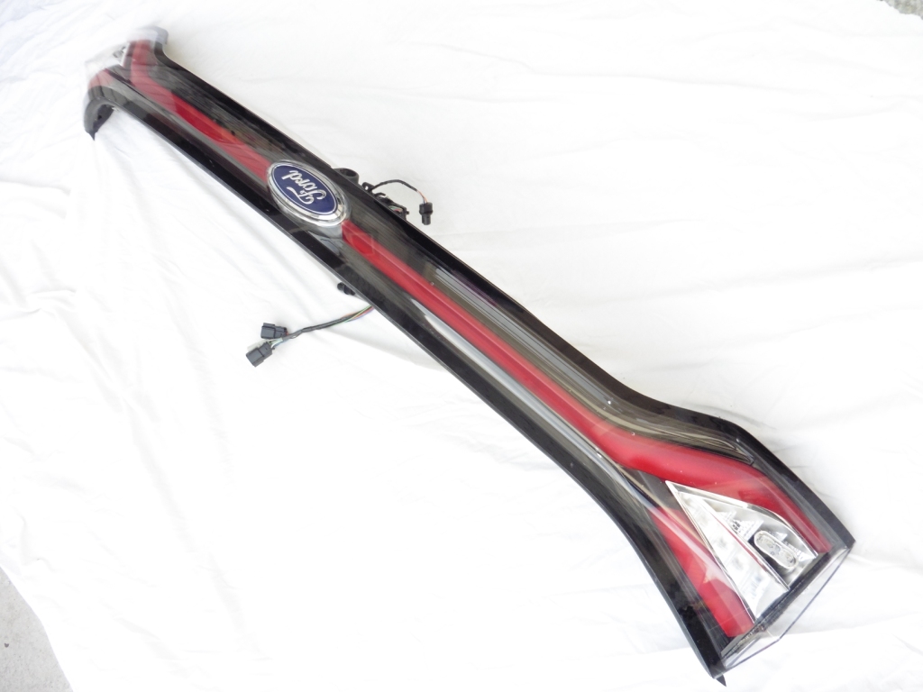 2015 Ford Edge Rear Center Tail Light