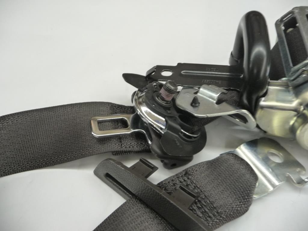 2015-2016 Chevrolet Silverado, GMC Sierra Driver Seat Belt Kit 19351662 ...