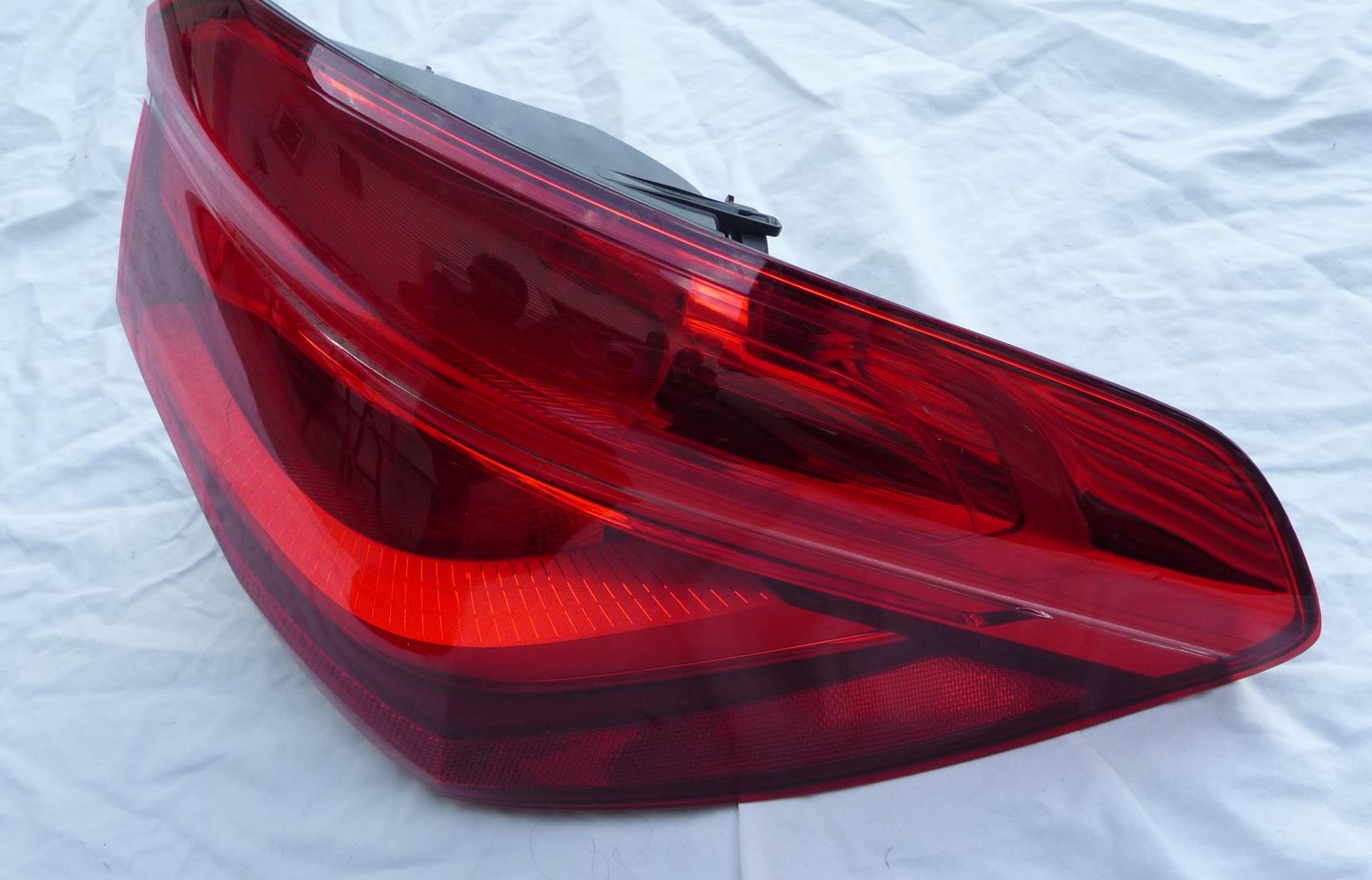2016-2017-bmw-x1-f48-rear-in-1-4-panel-right-passenger-taillight