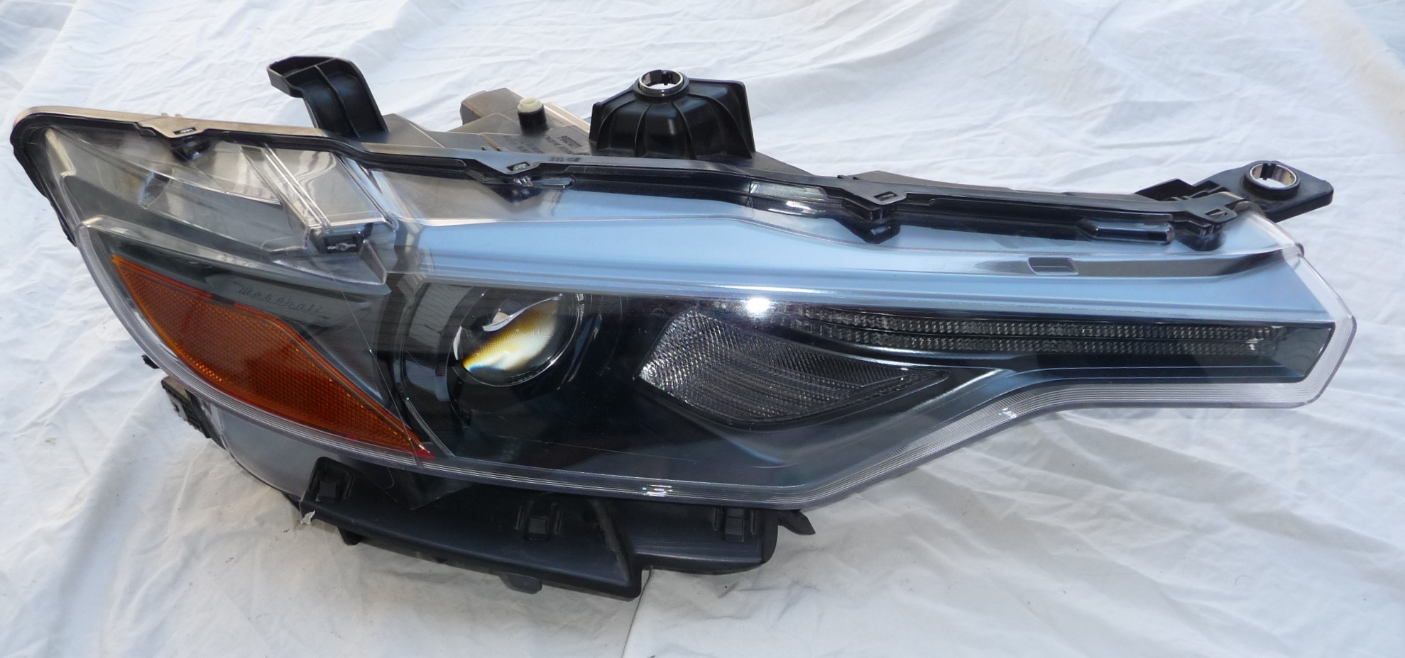 2017 2018 maserati levante m161 right passenger hid headlight lamp