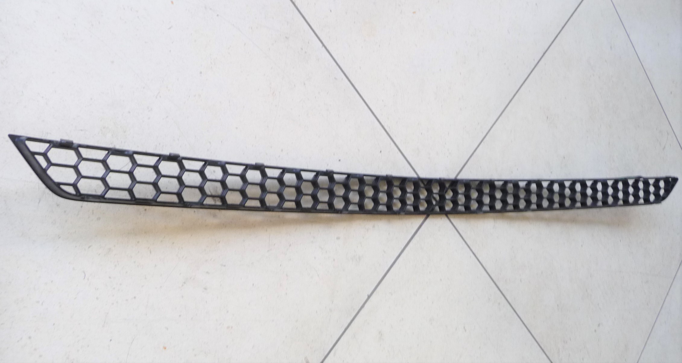 20192022 Urus Rear Bumper Center Grille 4ML807676 OEM LA