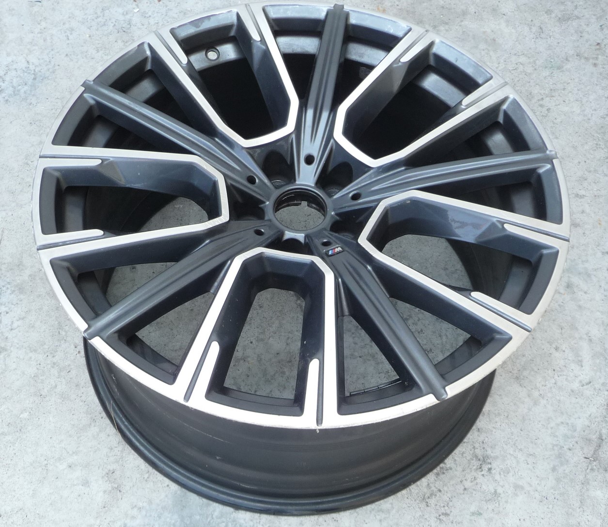 20-22-bmw-g11-g12-740i-m760i-rear-20-rim-wheel-10jx20-orbitgrey