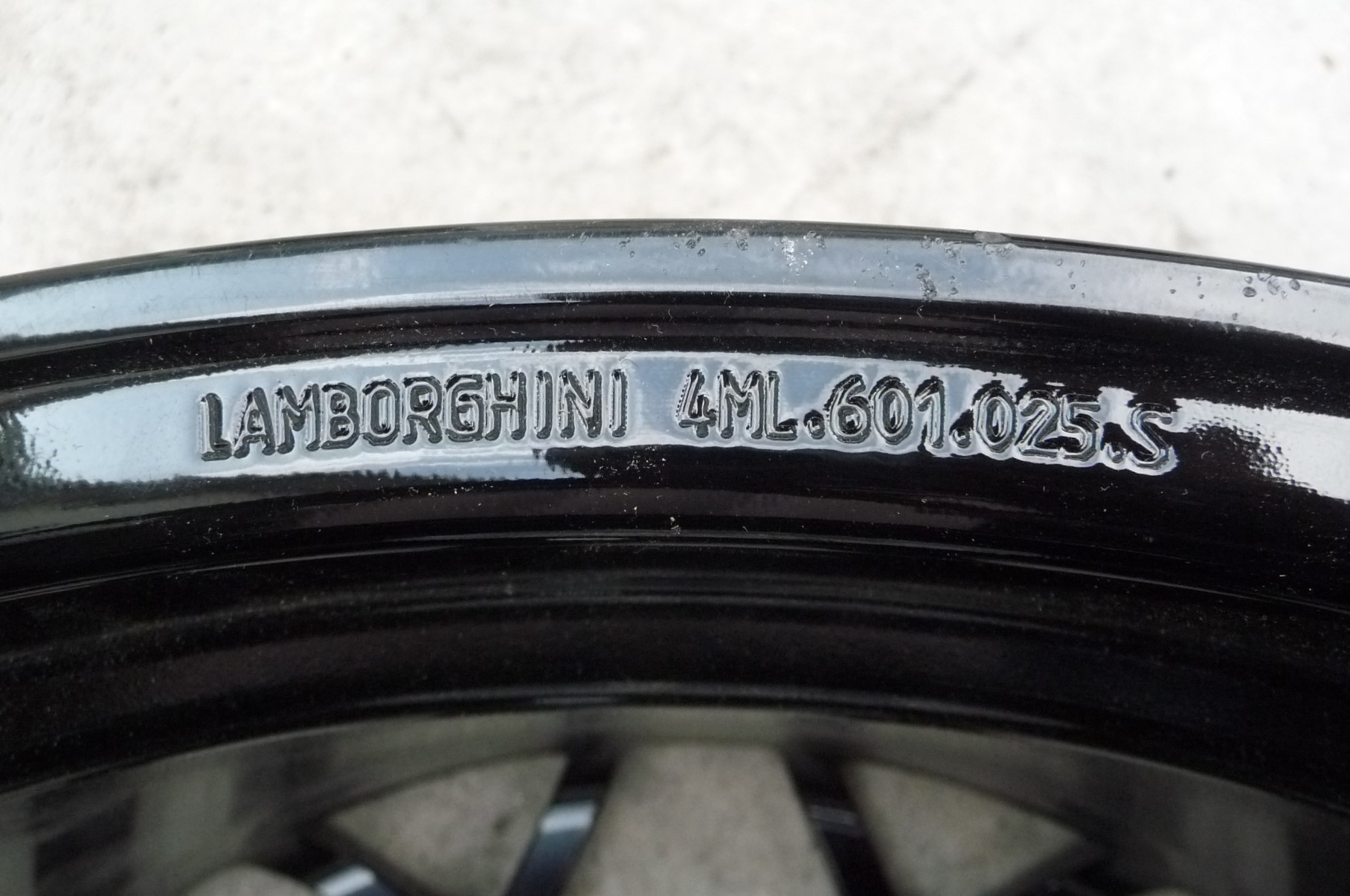 20192022 Urus Rear 22"x11.5" Auriga Rim 5x130 4ML601025S