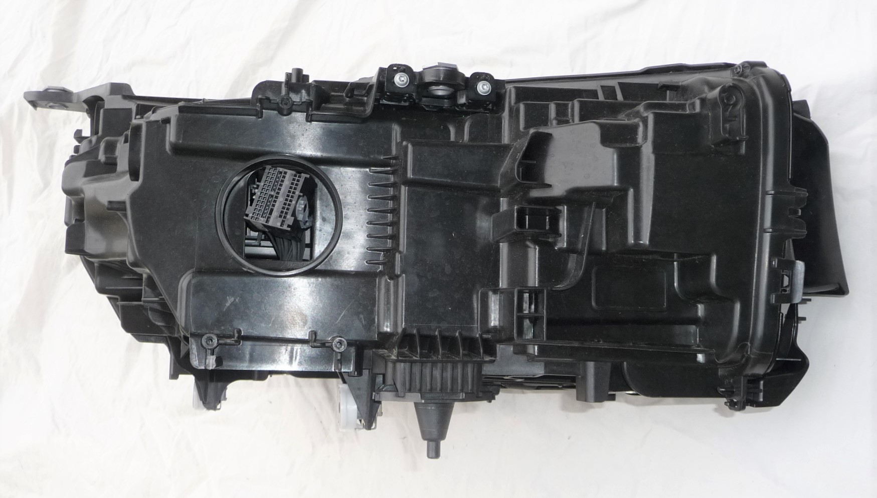 20-22-bmw-740i-750i-g11-g12-740i-750i-left-bare-headlight-led