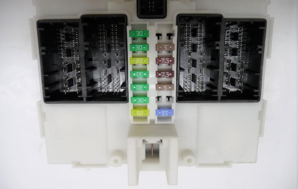 2020 BMW F39 X2 Body Control Module Fuse Box 61358736972 OEM A1 LA