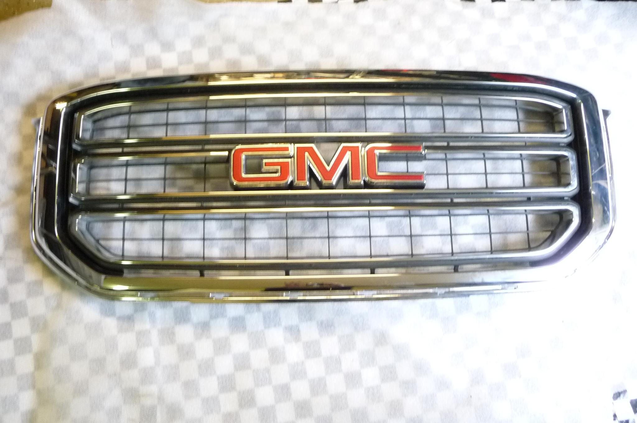 GMC YUKON Front Radiator Grill Grille 22936421 J7440 OEM OE