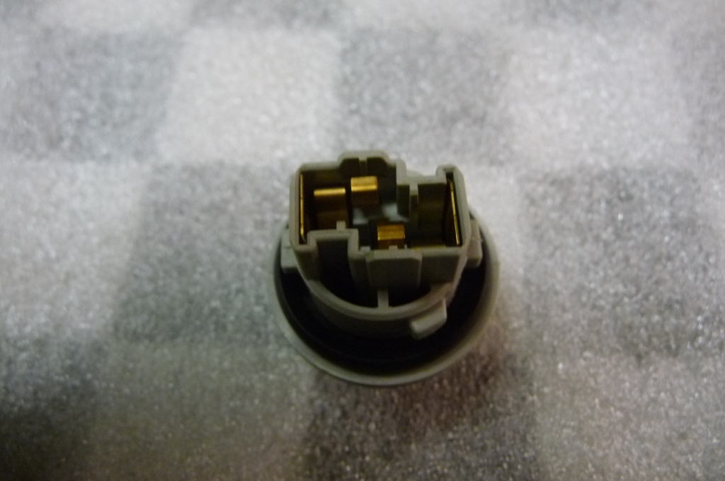 Toyota Scion Front Turn Signal Light Bulb Socket 9007560028 OEM OE | LA