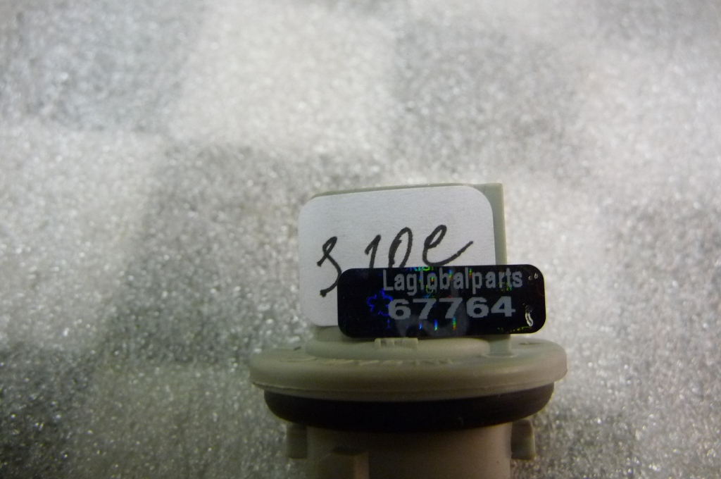 Toyota Scion Front Turn Signal Light Bulb Socket 9007560028 OEM OE LA